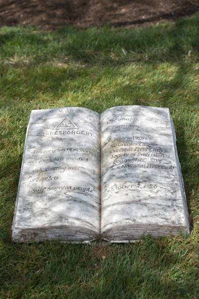 Oorlogscorrespondent memorial op de arlington cemetery — Stockfoto