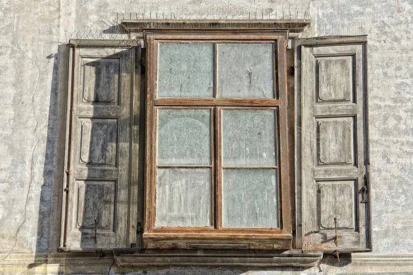 Vintage dřevo kabiny chýše okno — Stock fotografie