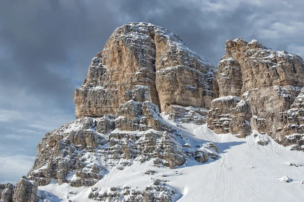 Dolomiti vista montagne in inverno neve — Foto Stock