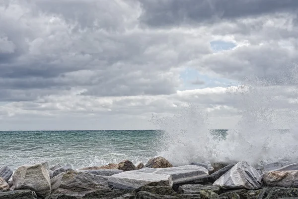 Sea in tempest on rocks — Stock Photo, Image