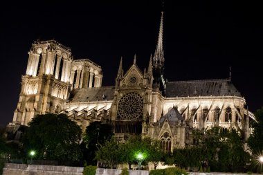 Notre dame paris gece görünümü