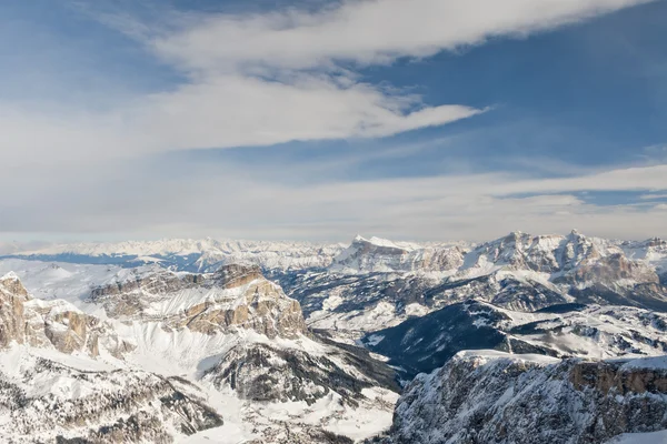 Dolomites vue aérienne du ciel prise de l'hélicoptère en hiver — Photo