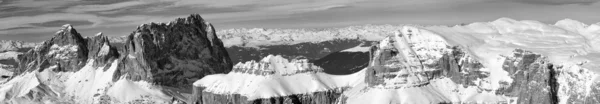 Dolomiterna Pordoi berg Alperna enorma Visa — Stockfoto