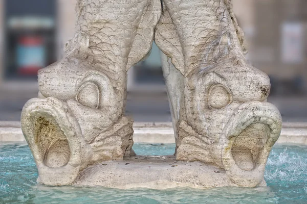 Dettaglio della fontana del tritone a roma — Foto Stock