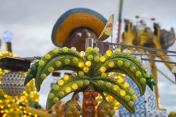 Feria de la diversión Carnaval Luna Park luces móviles fondo — Foto de Stock