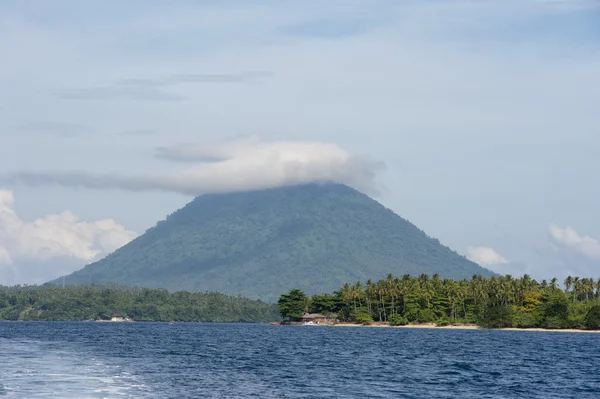 Siladen ターコイズ ブルーの熱帯の楽園の島 — ストック写真