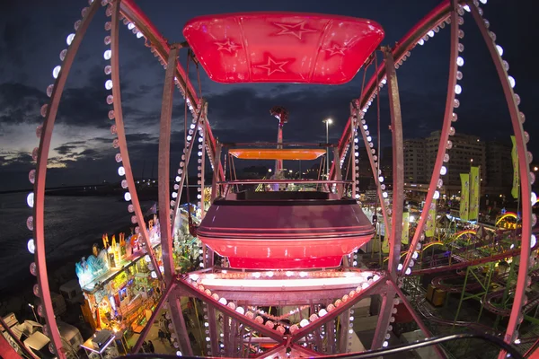 Fun Fair Carnival Luna Park panoramic wheel — Stock Photo, Image