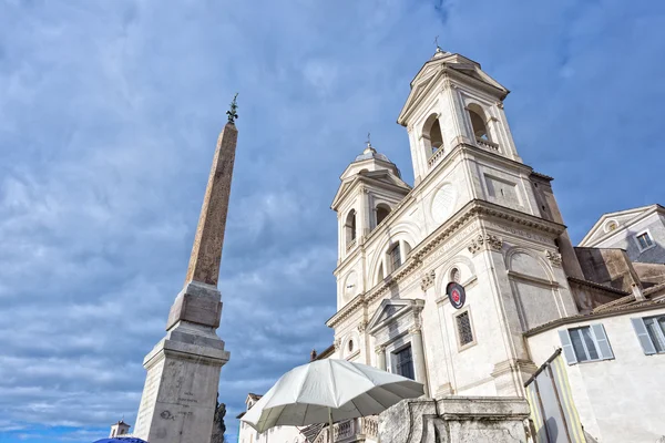 Roma trinita 'dei monti chiesa e obelisco — Foto Stock