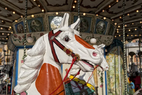 Vieux cheval carrousel — Photo