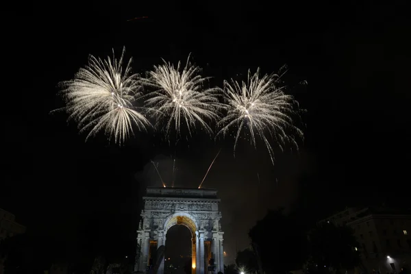 Happy new year en merry xmas vuurwerk op de boog van triomf — Stockfoto