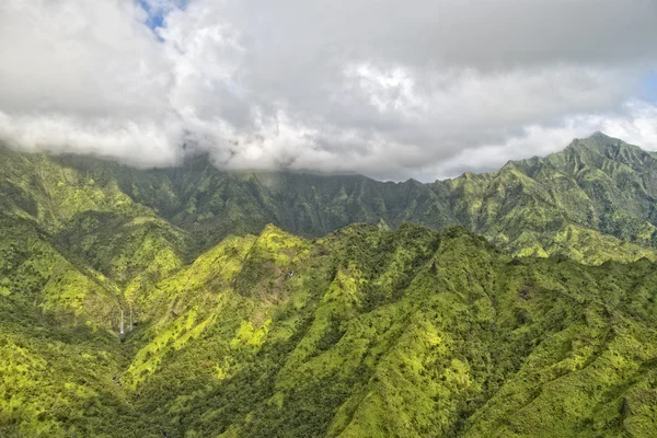 Kauai hawaii isla montañas vista aérea —  Fotos de Stock