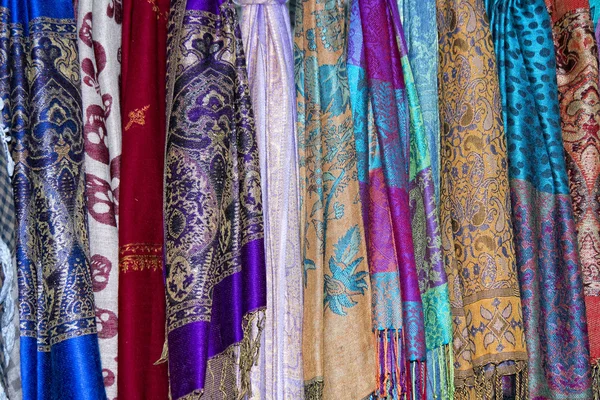 Silk pashmina on display sand for sale — Stock Photo, Image