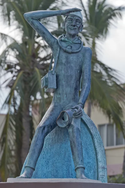 Estatua de cobre Jacques Cousetau en mallejon la Paz Baja California Sur —  Fotos de Stock