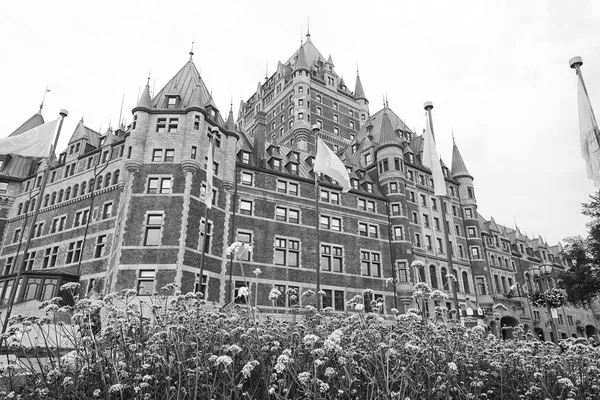 Quebec stad kasteel in zwart-wit — Stockfoto