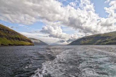 uzak oer danmark vestmanna kayalıklarla panorama
