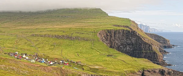 Panorama de la lejana isla de Mykines de Danmark rea — Foto de Stock