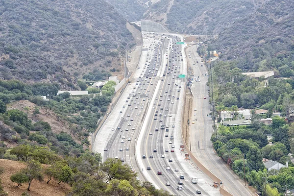 Перегруженное шоссе Лос-Анджелеса — стоковое фото