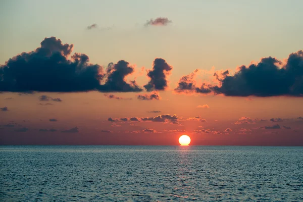 Golden sunset i Maldiverna — Stockfoto