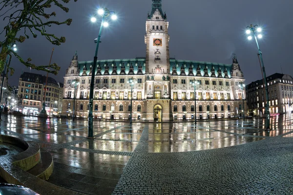 Hamburger Rathaus bei Nacht — Stockfoto