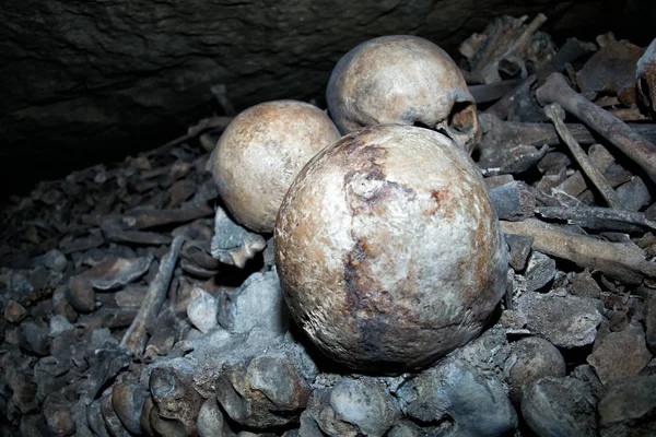 Catacombe di Parigi Teschi e ossa — Foto Stock