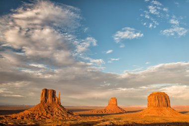 Monument Valley view adlı günbatımı 