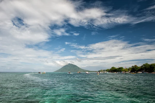 Siladen ターコイズ ブルーの熱帯の楽園の島 — ストック写真