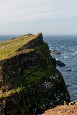 faer oer mykines kayalıklarla görünümü 