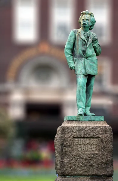 Edvard Grieg norwegian composer copper statue — Stock Photo, Image