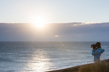 Deniz dürbün ile kız