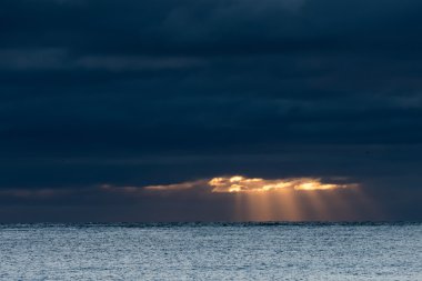 Kırmızı günbatımı arka planda Patagonya
