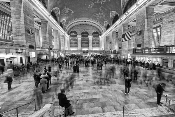 NEW YORK - USA - 11 DECEMBER 2011  Grand Central station full of people — Stock Photo, Image