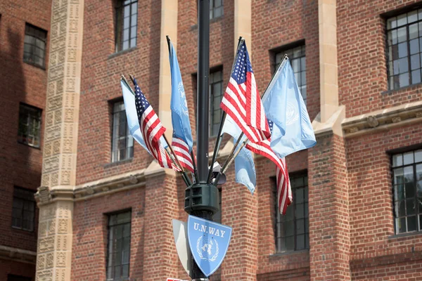 NUEVA YORK - EE.UU. - 11 JUNIO 2015 naciones unidas camino azul signo — Foto de Stock