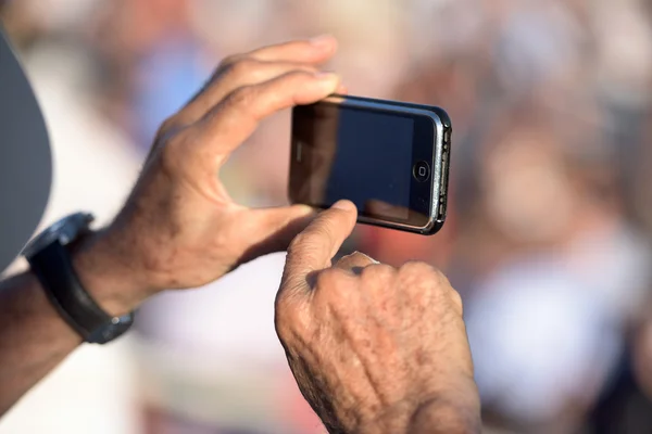 Hands photographing with cellular phone — Φωτογραφία Αρχείου