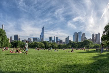 New York - ABD - 14 Haziran 2015 insanlar güneşli Pazar günü central Park'ta