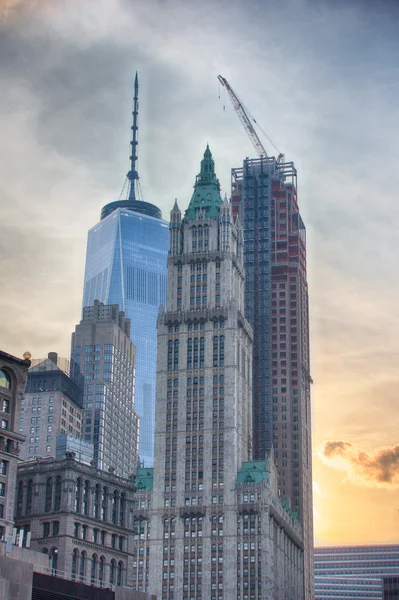 NEW YORK - États-Unis - 13 JUIN 2015 anciens et nouveaux bâtiments à Manhattan — Photo