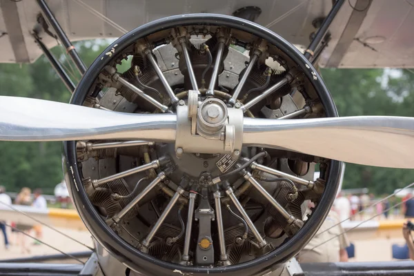 Detalhe velho da hélice do ferro do avião — Fotografia de Stock