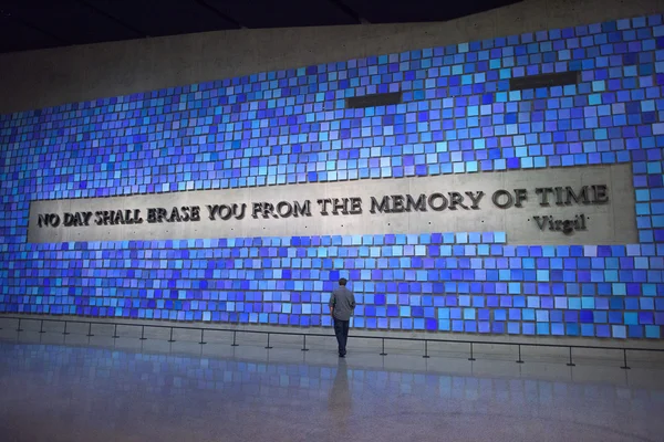 NEW YORK CITY USA  June 12 2015 Visitors in 9 11 Memorial Museum at Ground Zero — Stock Photo, Image