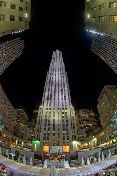 NEW YORK CITY - 13 JUIN 2015 gratte-ciel Rockfeller Center illuminé la nuit — Photo