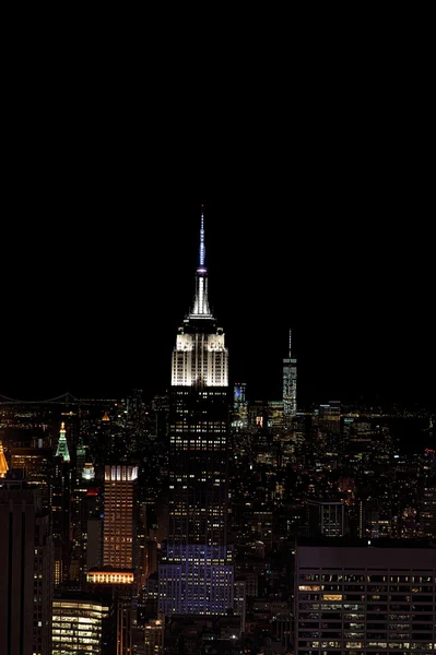 НЬЮ-ЙОРК - 13 июня 2015 Нью-Йоркский городской пейзаж ночью из Рокфеллер-центра — стоковое фото