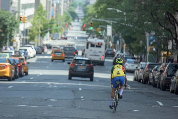 НЬЮ-ЙОРК Сити 14 июня 2015 г. Перегруженные улица и проспект — стоковое фото