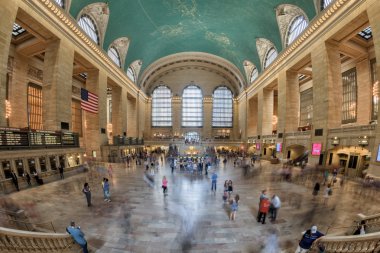 New York - ABD - 11 Haziran 2015 Grand Central İstasyonu insanlarla dolu 