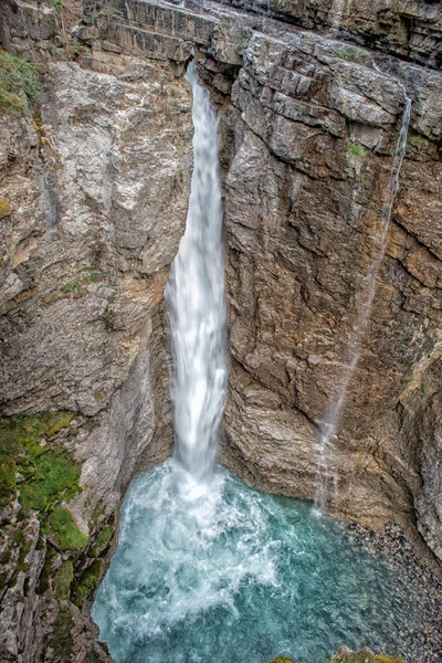 ブリティッシュ ・ コロンビアのヨホ公園滝します。 — ストック写真