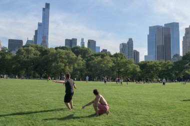 New York - ABD - 14 Haziran 2015 insanlar güneşli Pazar günü central Park'ta