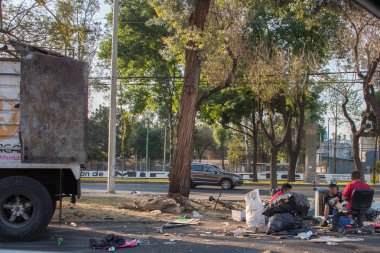 Mexico City, Meksika - Şubat, 9 2015 - zavallı adam sokakta evsiz