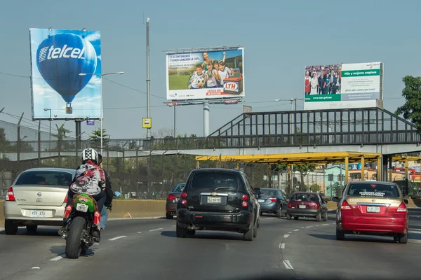 Meksyk, Meksyk - lutego, 9 2015 - miasto autostrady są zatłoczone z ruchu — Zdjęcie stockowe