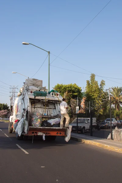 Mexico City, Meksika - Şubat, 9 2015 - şehir çöp kamyonu — Stok fotoğraf