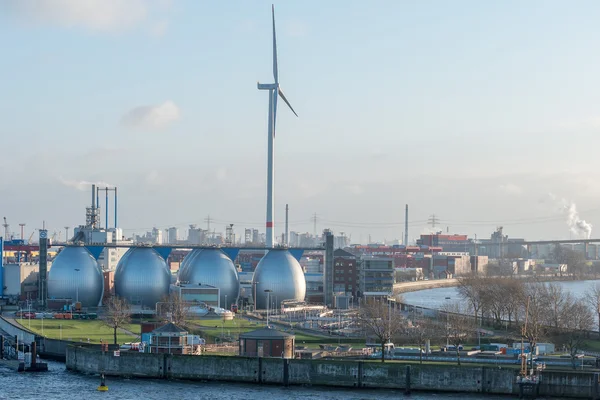 Завод в Гамбург порт — стокове фото