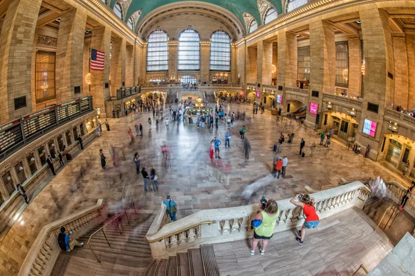 Nowy Jork - Usa - 11 czerwca 2015 r. Grand Central station jest pełna ludzi — Zdjęcie stockowe