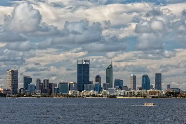 Perth, Australia, 18 sierpnia 2015 r. - gród w pochmurny dzień — Zdjęcie stockowe