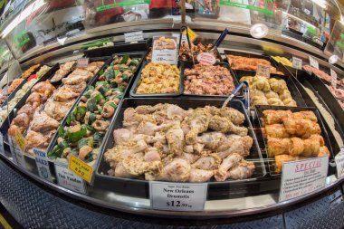 Adelaide, Avustralya - 1 Eylül 2015 - insanlar Campania'daki taze markette alış